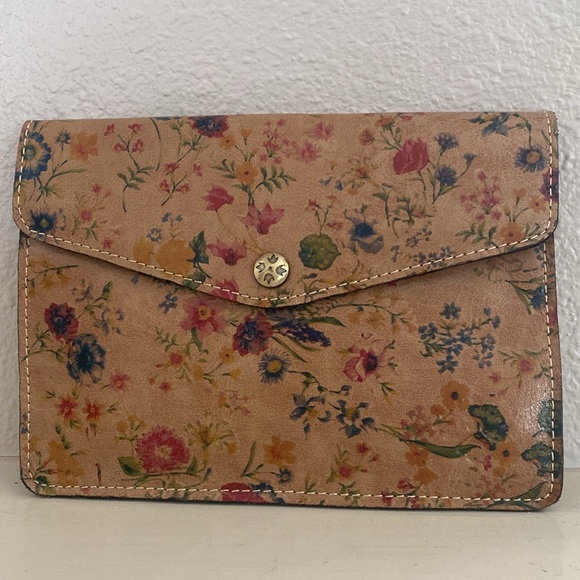 Patricia Nash Tan Floral Leather Wallet - Picture 2 of 11